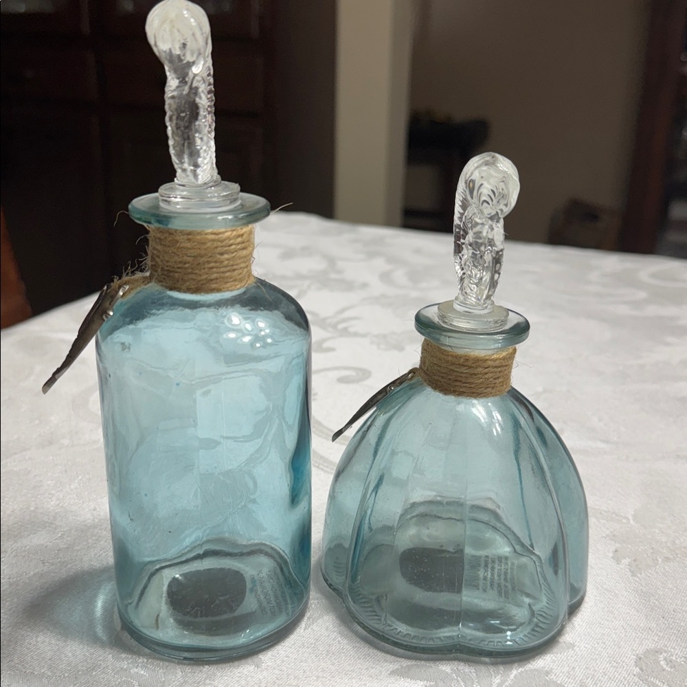(2) RARE Vtg. (NEW) Sea World dolphin deccanters. - Picture 4 of 9